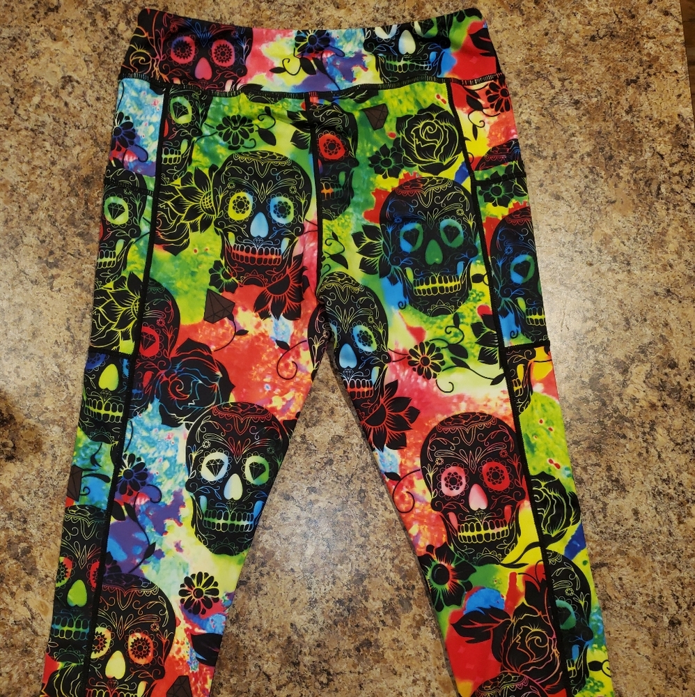 CVG Tie Die Skull Capri Retired Size Medium
